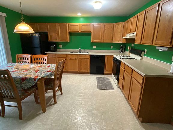 5th image of 28 Fetzer Ct APT 20