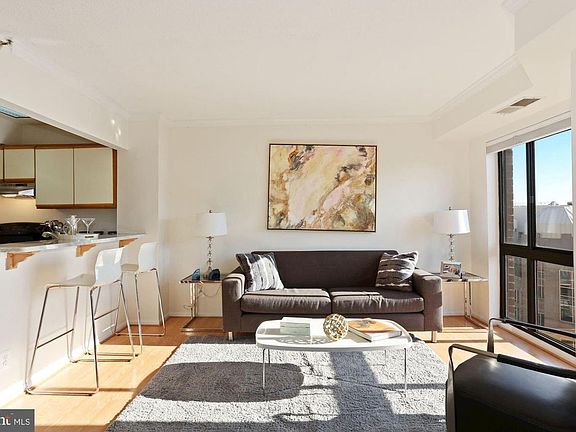 2nd image of 900 Stafford St #1901