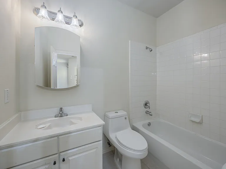 6609 Amesbury Ln — Photo 13