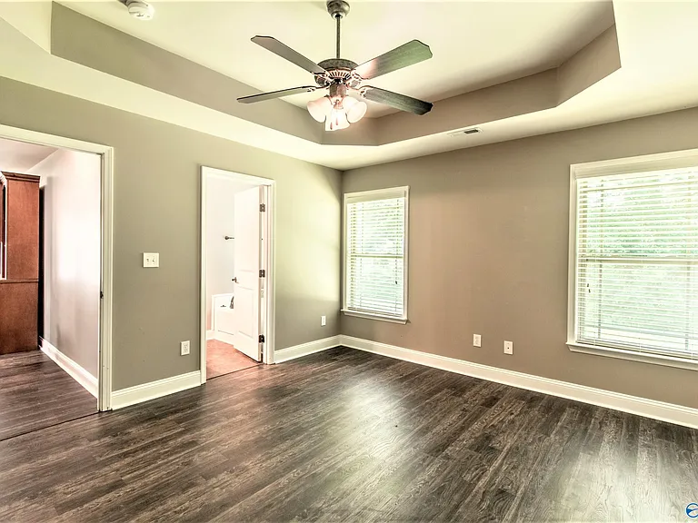 5021 Montauk Trl SE — Photo 6