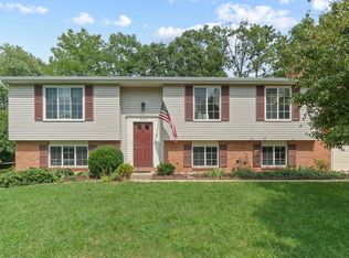 909 E Roanoke Rd, Sterling, VA 20164