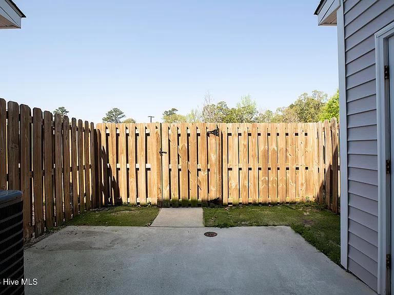 97 Dresser Ln — Photo 25