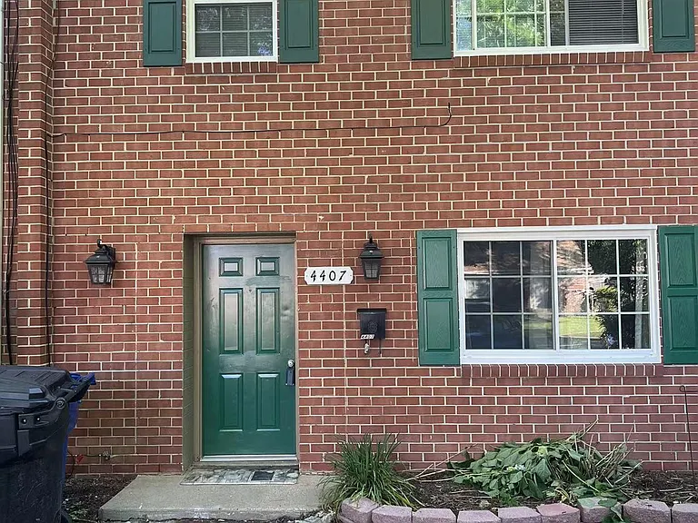 4407 Bennett Ln — Photo 1