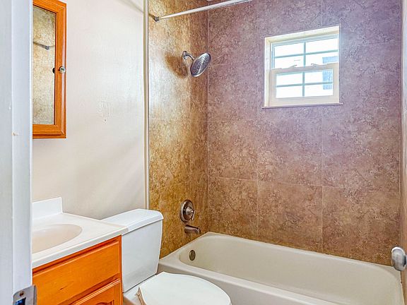 4th image of 633 NE 2nd Ave APT 15