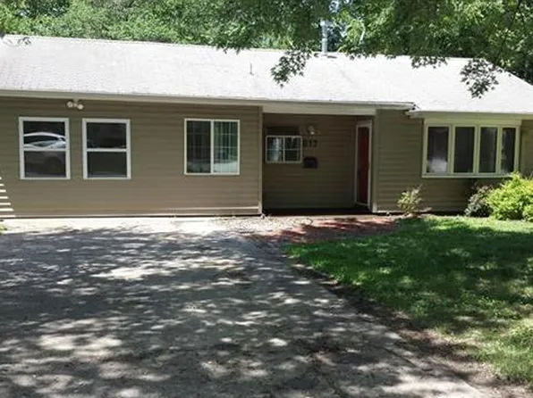 817 Madeline Ln, Lawrence, KS 66049