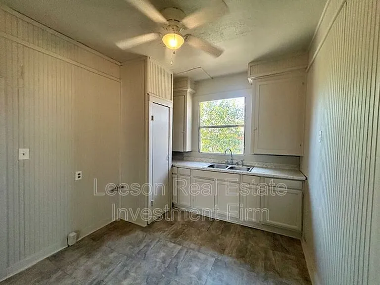 2544 Dupont St — Photo 13