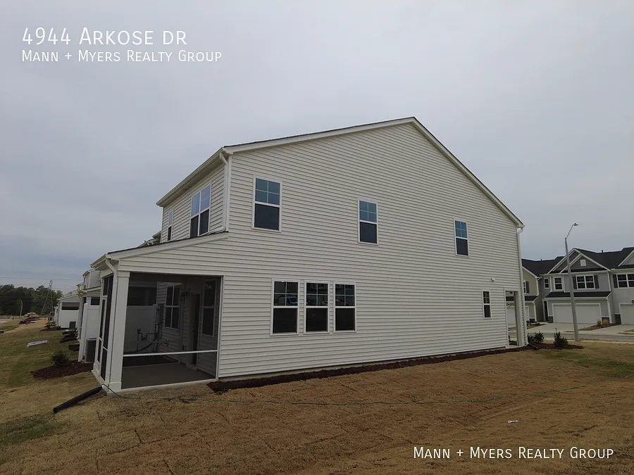 Corner Townhome Available for Rent in Raleigh! — Photo 4