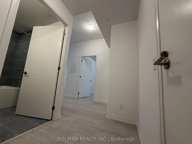 400 King St W #722 — Photo 2