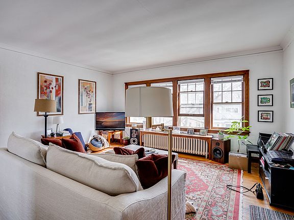 3rd image of 3020 W 28th St APT 2
