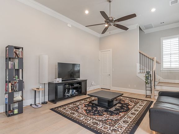 5th image of 1701 Millsap Ln