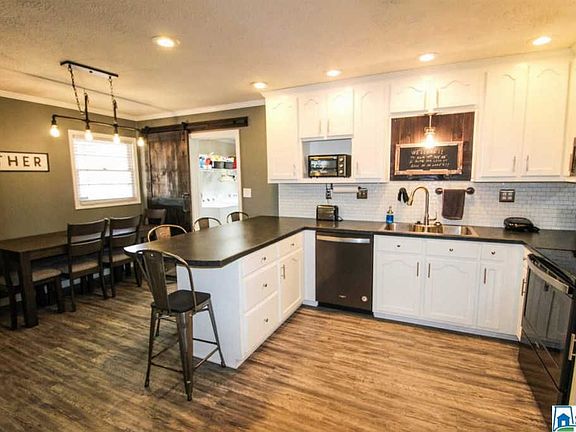 4th image of 805 4th Ave NE