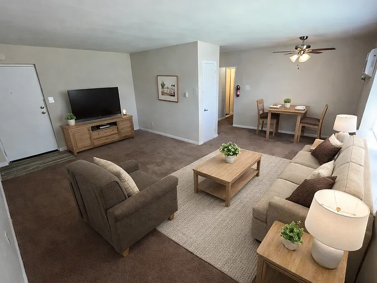 Oak Tree Apartments — Photo 6