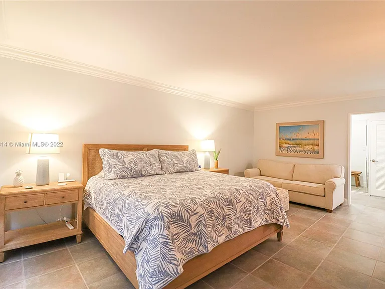 5161 Collins Ave #404 — Photo 9