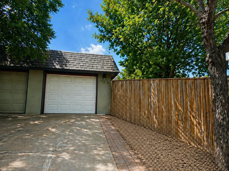 1529 Oak Ave — Photo 14
