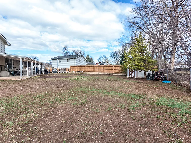 1100 Skyline Dr — Photo 2