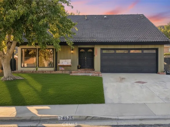 28975 Lotusgarden Dr, Santa Clarita, CA 91387