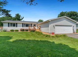 2734 N Deer Path Cir, Oregon, IL 61061