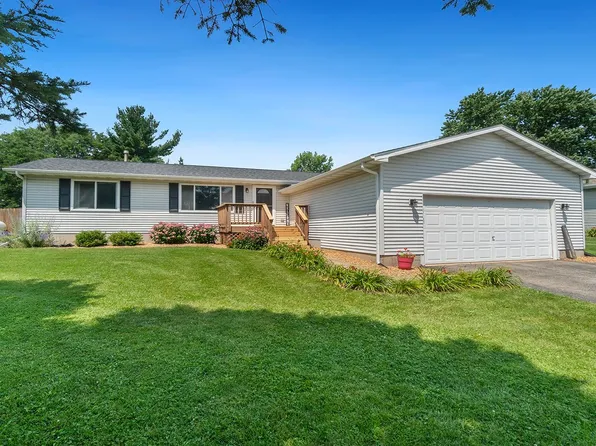 2734 N Deer Path Cir, Oregon, IL 61061