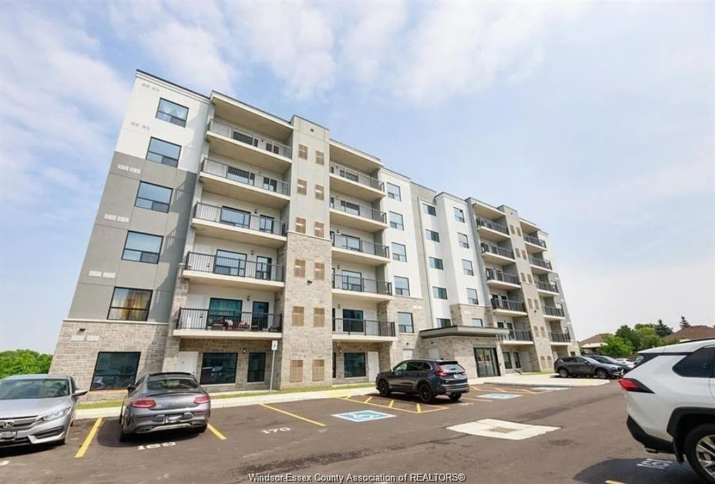 2 bed, 2.0 bath, 1095 sqft, $2,080 — Photo 1