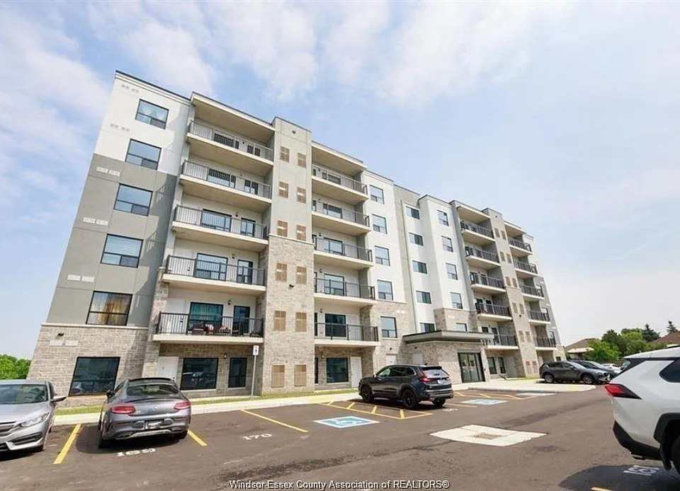 3290 Stella Cres #302