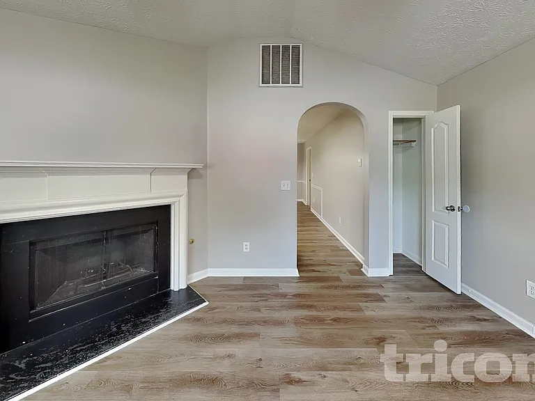 135 Tillman Ct — Photo 3