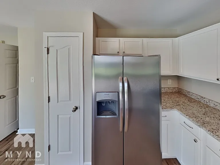 303 Holton Dr — Photo 9