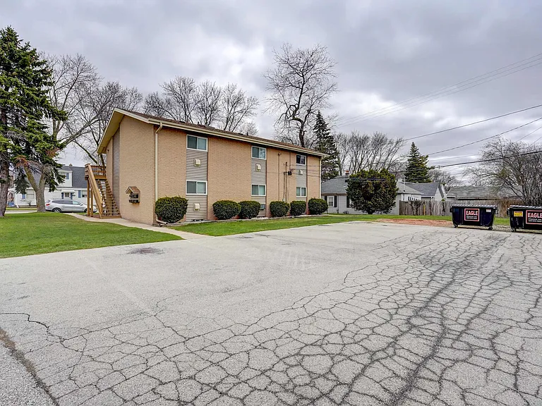 S 94th Pl — Photo 24