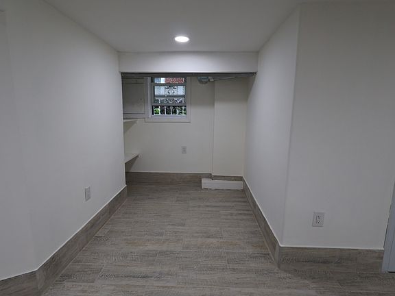 4th image of 3913 Lyme Ave