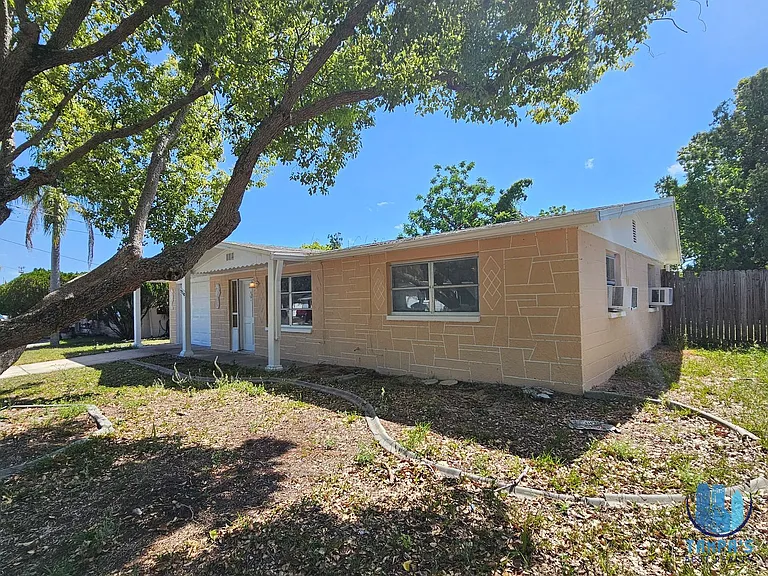 9210 Pegasus Ave — Photo 3