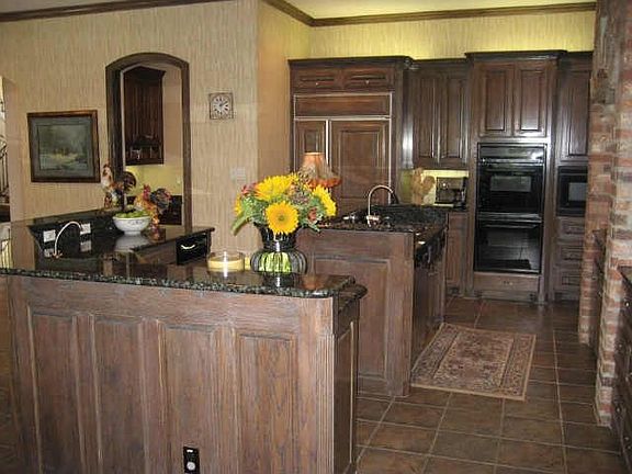 4th image of 905 Parkview Ln