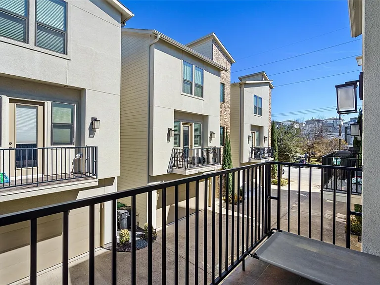 1720 Live Oak St — Photo 28
