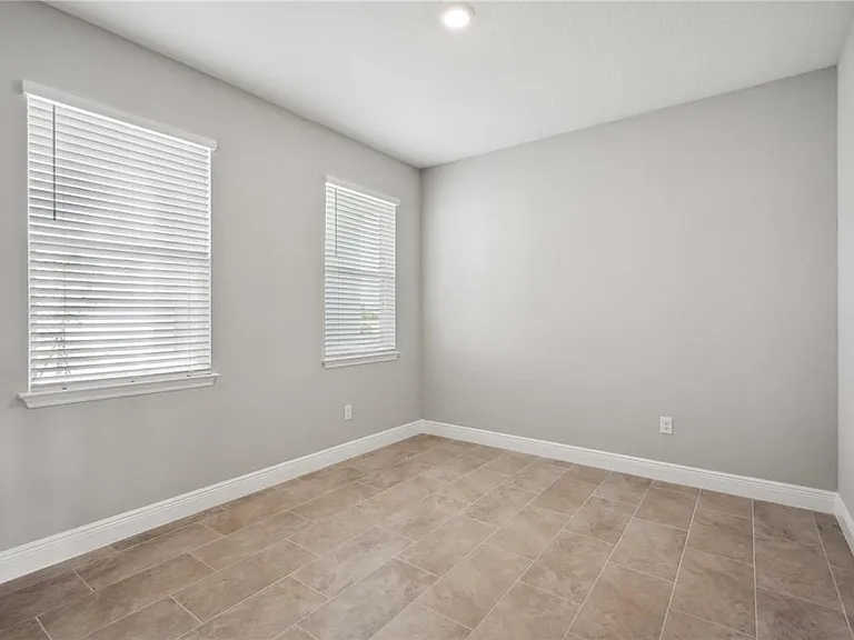 2560 Warren Acres Blvd — Photo 12