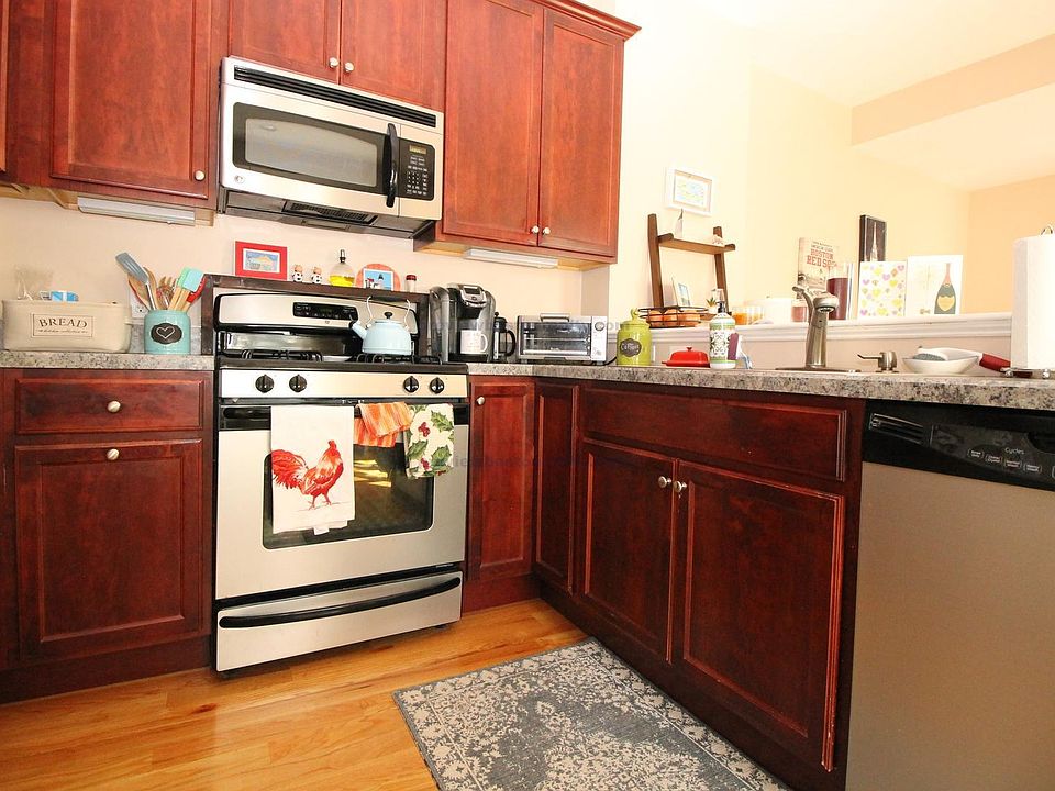 2nd image of 65 Surrey St #1A