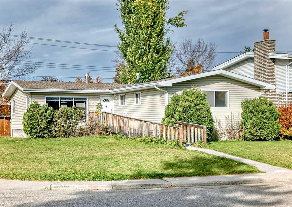1st image of 1304 E 107th Ave SW