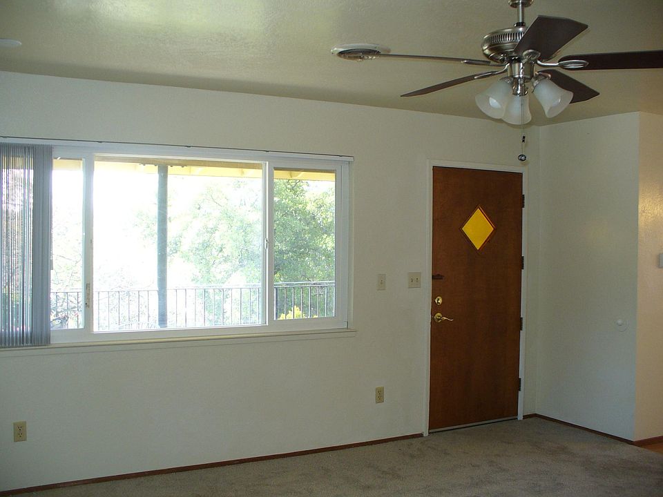 1st image of 115 Pleasant Ave