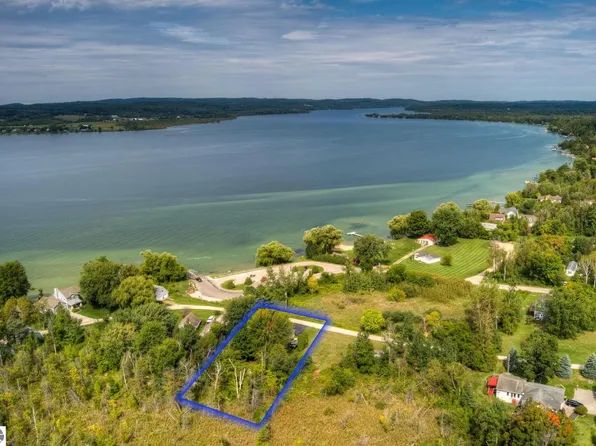 7025 S Anscer Rd, Traverse City, MI 49684