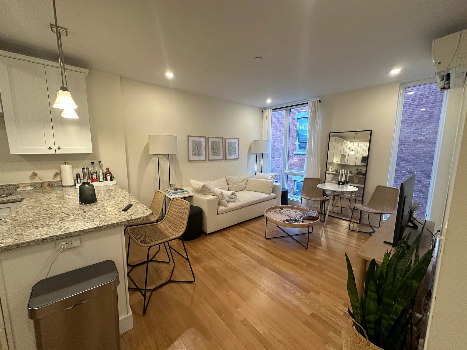 1 bed, 1.0 bath, $3,800 — Photo 2