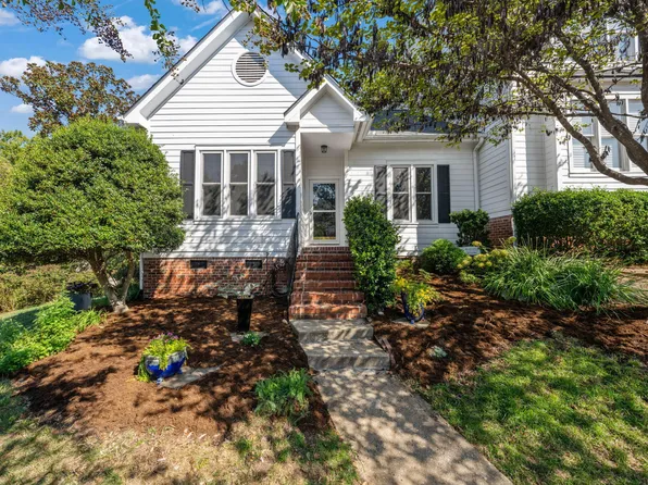 506 Center Pointe Dr, Cary, NC 27513
