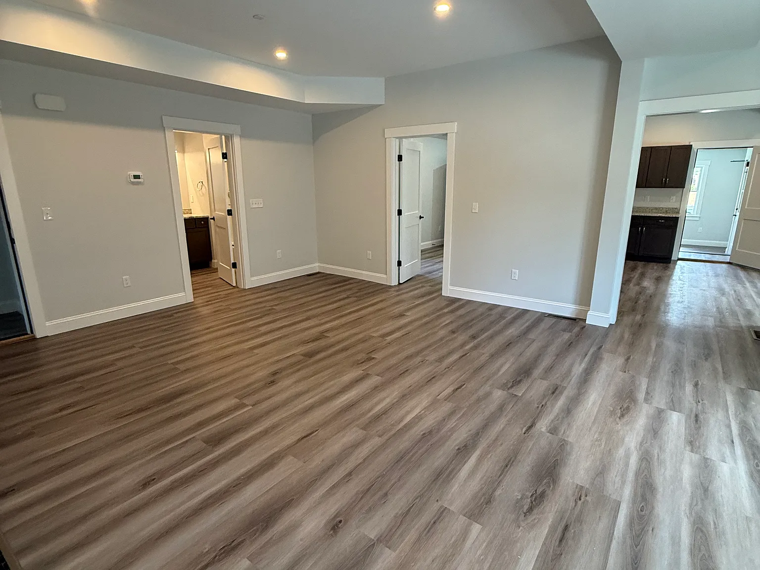 3 bed, 1050 sqft, $2,400 — Photo 4