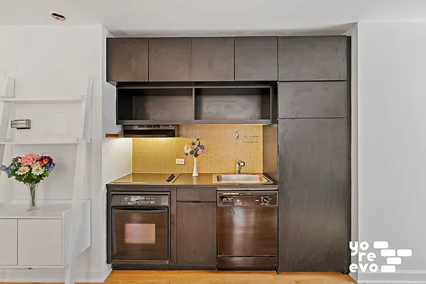 Sold by Yoreevo, LLC | media 8