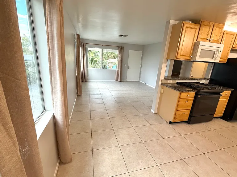 Dinning Area, Living Room