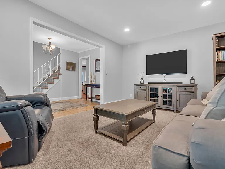 1044 Evelyn Dr — Photo 39