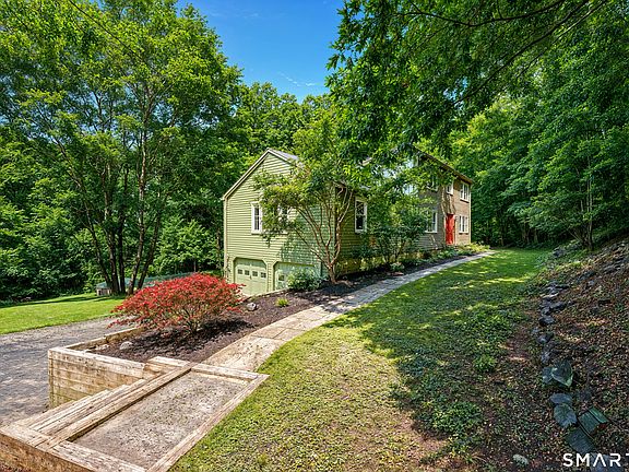 3rd image of 26 Mountain Laurel Lane