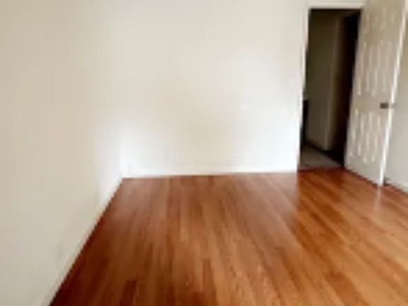 5th image of 920 1/2 York St #1/2