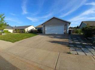 312 Merlot Dr, Cave Junction, OR 97523