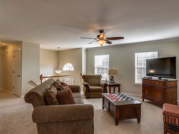 5th image of 2613 Churchill Dr