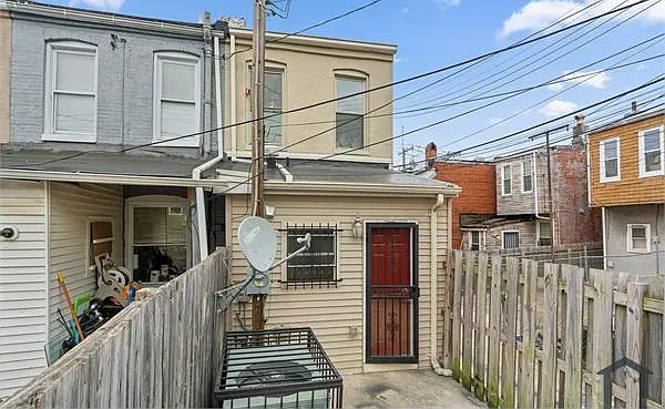 200 N Glover St — Photo 14