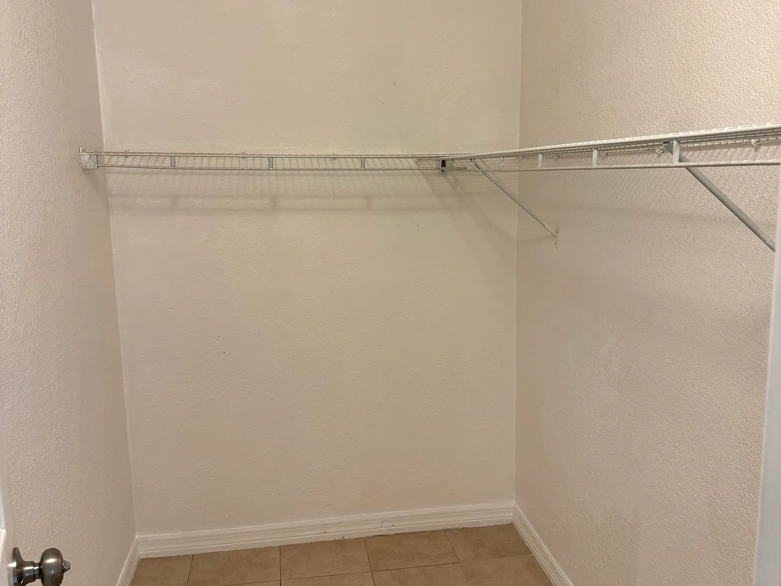 2 bed, 1.5 bath, 930 sqft, $1,600 — Photo 3
