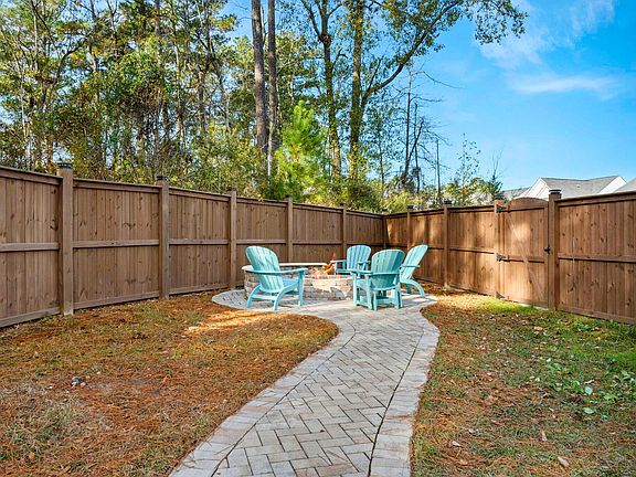 4th image of 127 Lakestone Rd