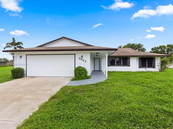 2642 SE Emmett Rd, Port Saint Lucie, FL 34952